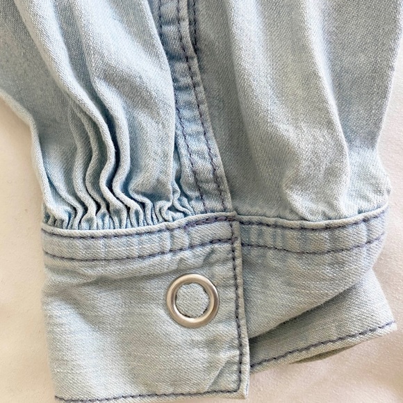 Cropped Utility Trucker Jacket lightweight denim - Picture 7 of 10